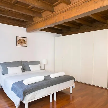 Visconti Di Modrone Palace Heart Of Apartment Florence